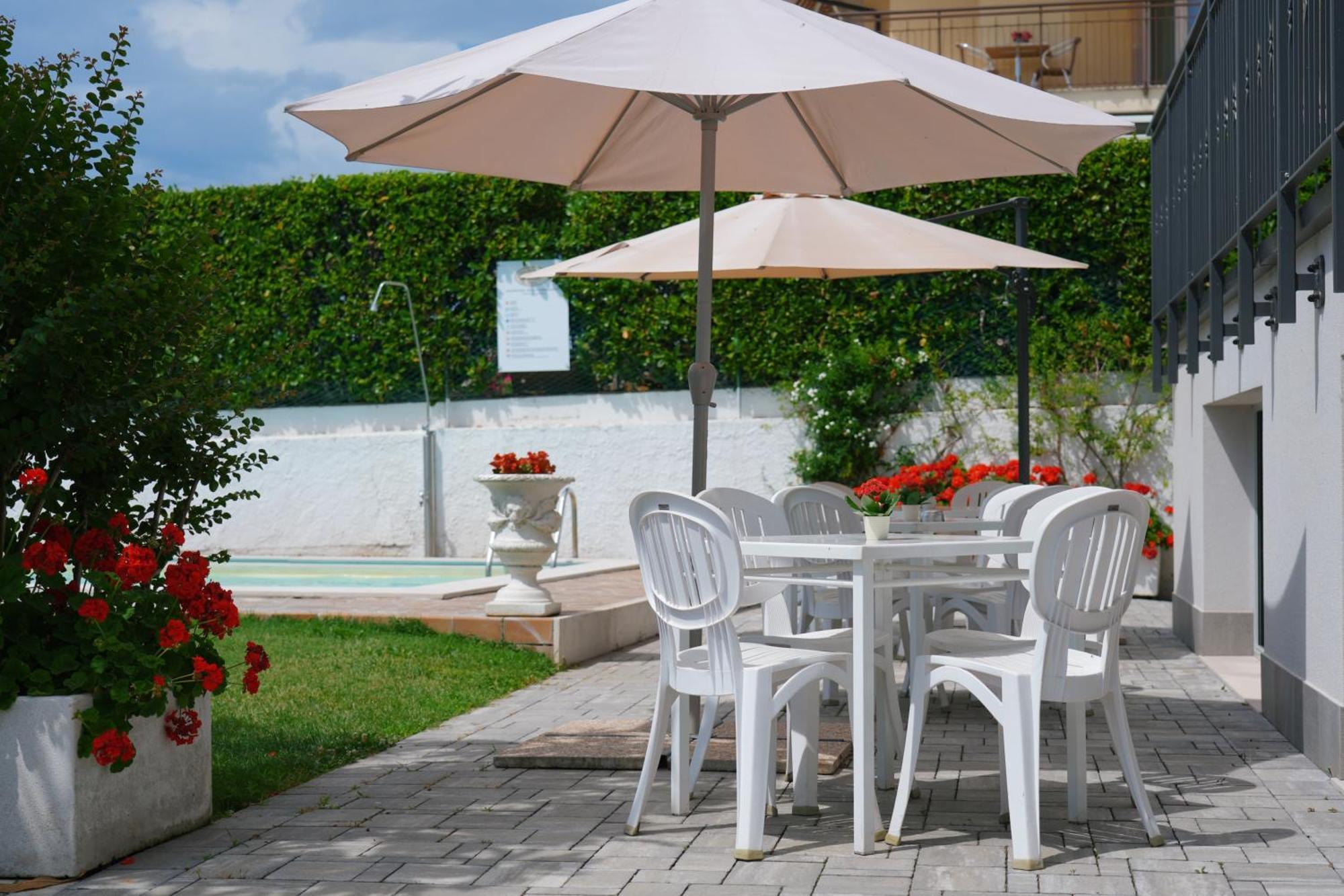 Appartamenti Da Mirella Lazise Exterior photo
